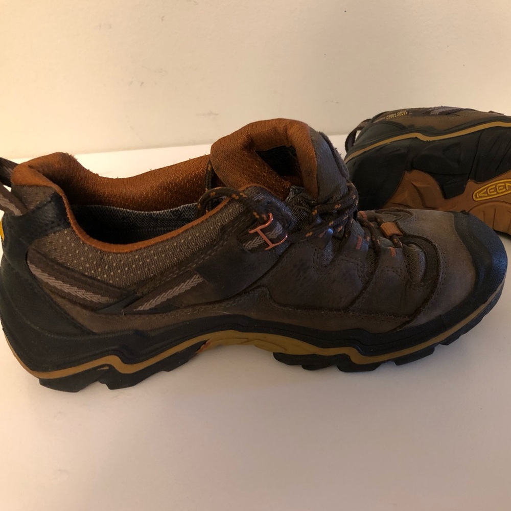 Keen hiking/trail sneakers